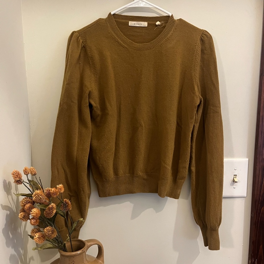 Doen Brown Crew Neck Sweater with Ribbed Details